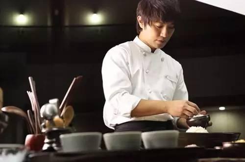 金赛纶老公厨师,从厨艺小白到美食大师的蜕变之路