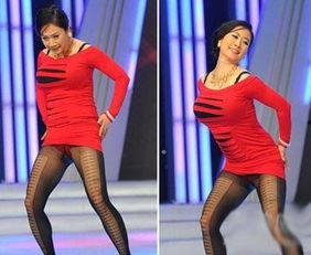 女人把丝袜当裤子穿,女性大胆尝试将丝袜当裤子穿，时尚界新潮流