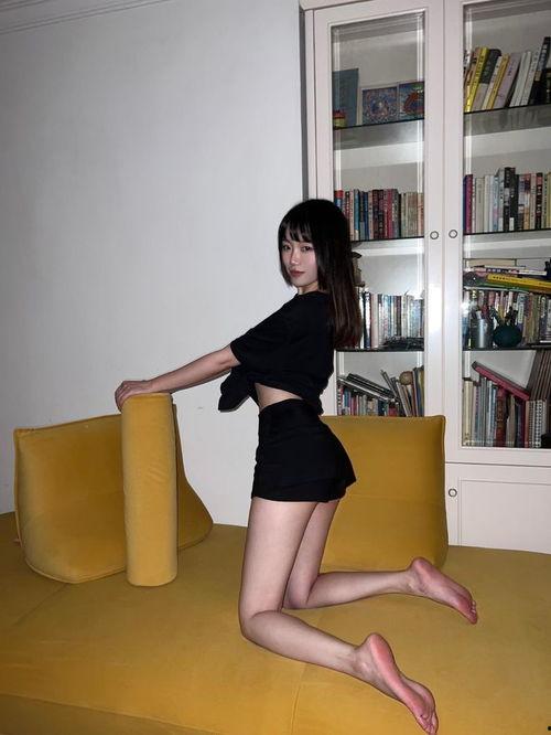 未成年少女丝袜玉足,未成年少女的青春诱惑