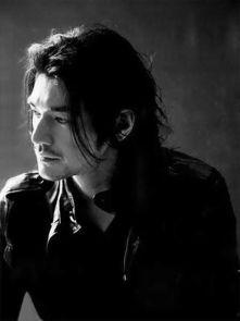 丧帅的明星,揭秘娱乐圈中的独特魅力与逆袭之路